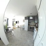 180 Seaview 1 Bedroom Flat With Swimming Pool *
