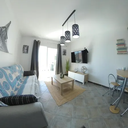 180 Seaview 1 Bedroom Flat With Swimming Pool شقة