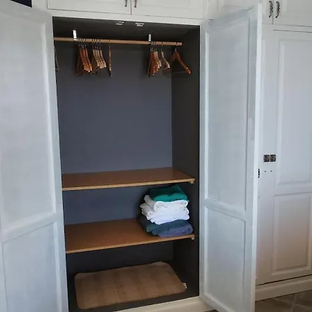 Апартаменты 180 Seaview 1 Bedroom Flat With Swimming Pool Адехе