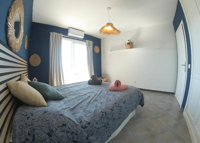 180 Seaview 1 Bedroom Flat With Swimming Pool Lägenhet *