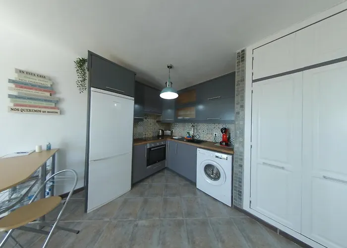 Апартаменты 180 Seaview 1 Bedroom Flat With Swimming Pool