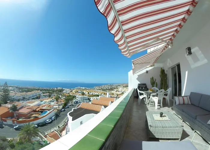 Апартаменты 180 Seaview 1 Bedroom Flat With Swimming Pool *