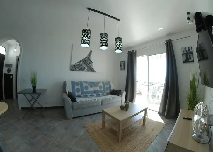 180 Seaview 1 Bedroom Flat With Swimming Pool