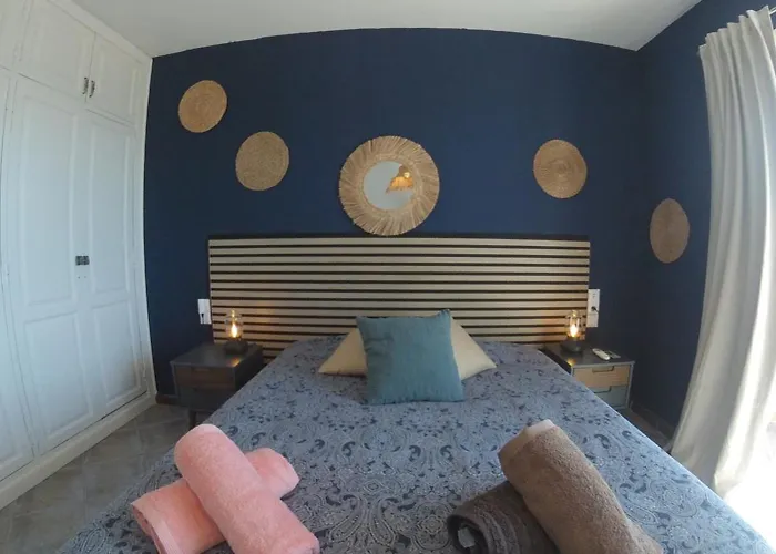 180 Seaview 1 Bedroom Flat With Swimming Pool *